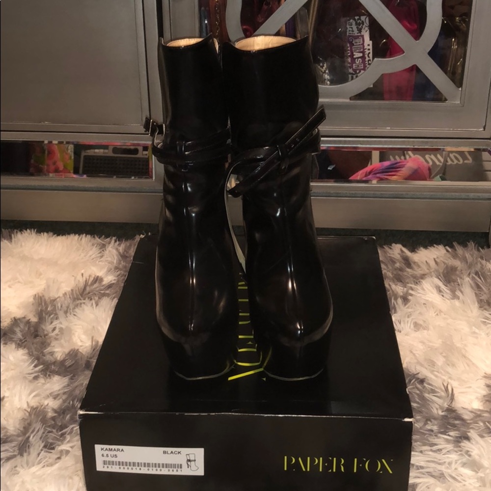 Black Paper Fox Booties size 6.5